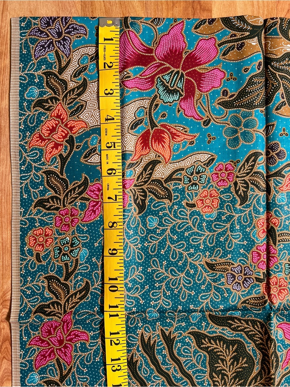 Batik Ratna Dewi Teal Cotton Fabric with Gold Vine Motif 2 meters - Picture 8 of 10